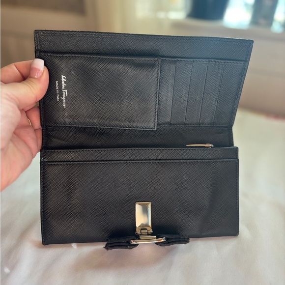 Salvatore Ferragamo Black Vara Ribbon Silver Bi-fold Authentic - Picture 3 of 7